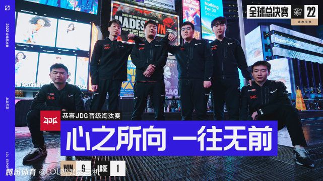 曼联前锋安东尼2023年33场英超仅攻入1球（下图，4月对阵诺丁汉森林时补射破门），本赛季各项赛事21场0球0助。